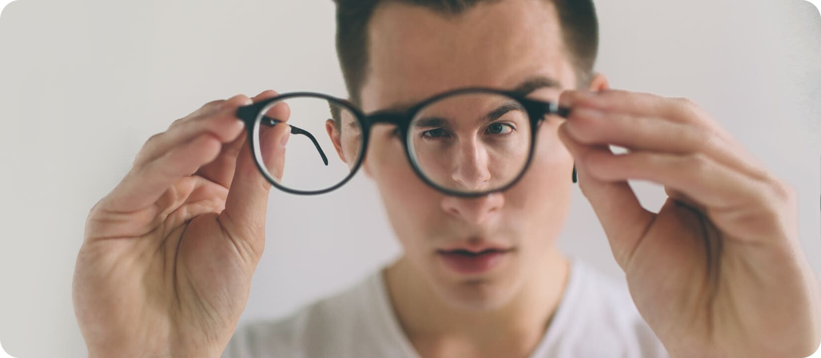 Врач консультирует пациента